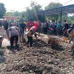 Polsek Kembang Tanjung Gelar Gotong Royong, Bersihkan Fasilitas Publik Pasca Banjir