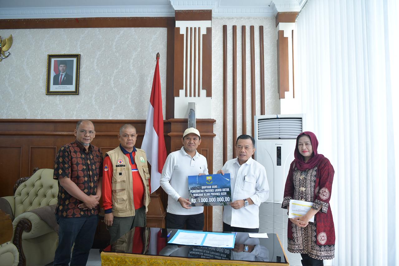 Wagub Aceh Terima Bantuan Gubernur Jambi, Sejumlah Wilayah Banjir Masih Terisolasi