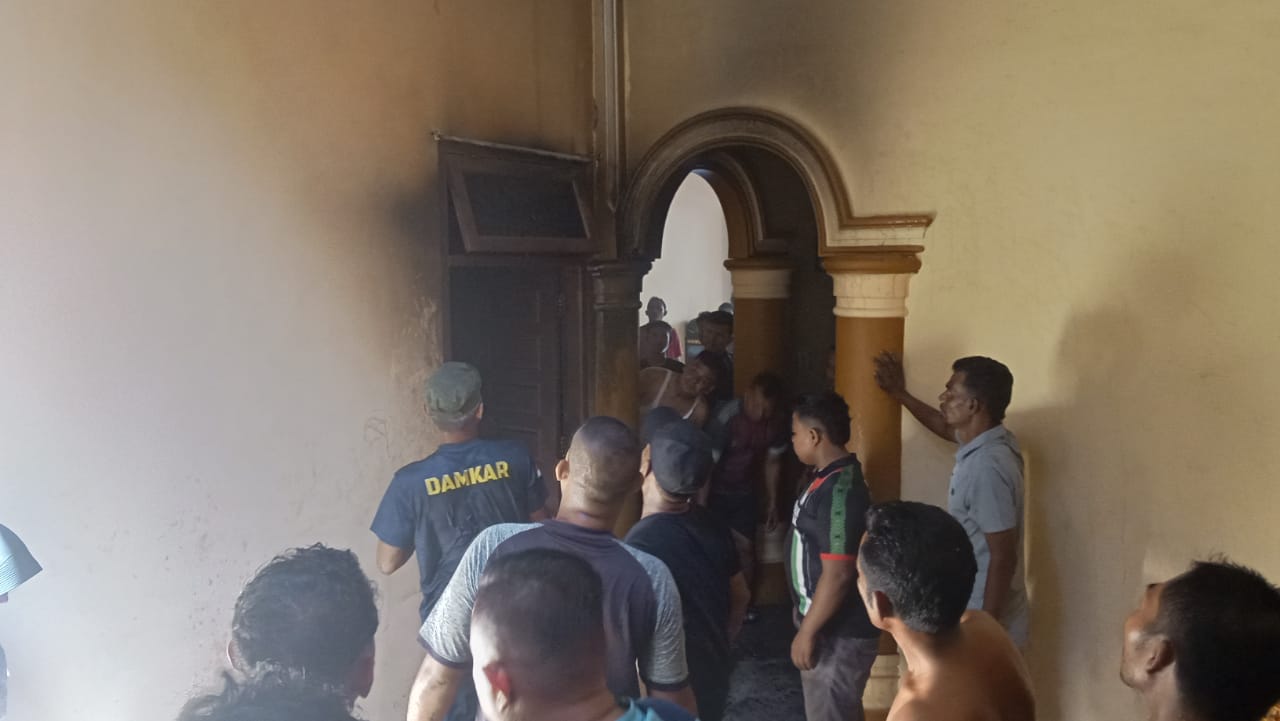 Sinergi Polri, TNI, Damkar dan Masyarakat Berhasil Padamkan Kebakaran Rumah Warga di Sawang