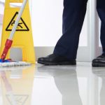 Kenapa Lantai Mengeluarkan Air? Cari Tahu Penyebab dan Cara Mengatasinya!